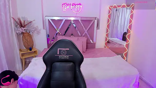 ISABELA TAY online show from 11-20-25, 11:43