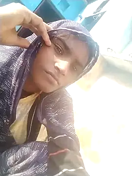 Snapshot of Big_Lovexx chatting on 11-14-25, 04:11 Big Lovexx online show from 11-14-25, 04:11