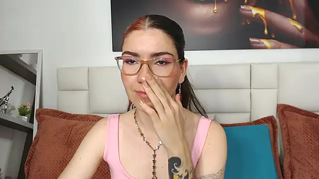 AriLumi online show from 11-25-25, 07:47