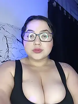 Snapshot of Sweety_chloe chatting on 06-06-26, 11:09 Sweety chloe online show from 06-06-26, 11:09