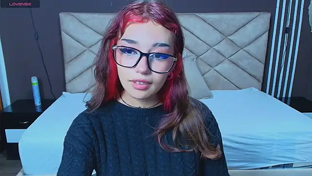 Snapshot of Laracooper_ chatting on 11-17-25, 06:03 Laracooper online show from 11-17-25, 06:03