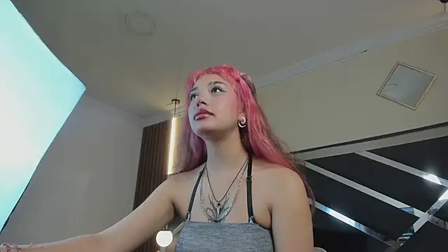 Laracooper  online show from 02-08-26, 12:30