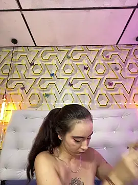 MelanyyJhonson15 online show from 06-05-26, 08:25