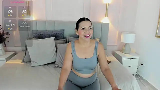 Snapshot of Dulce_emi chatting on 04-27-26, 12:25 Dulce emi online show from 04-27-26, 12:25