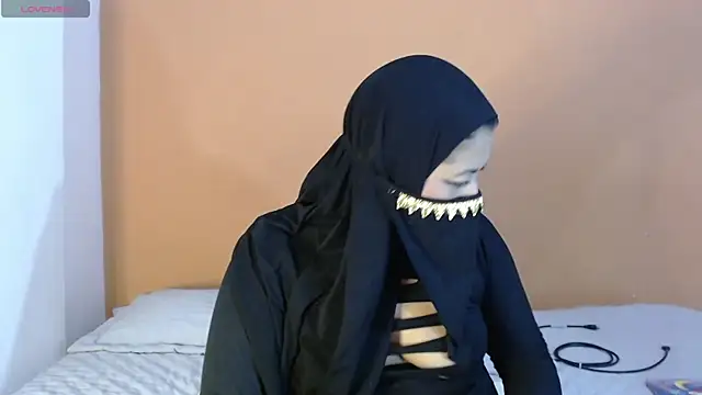 Snapshot of amina_fair chatting on 11-19-25, 06:46 amina fair online show from 11-19-25, 06:46