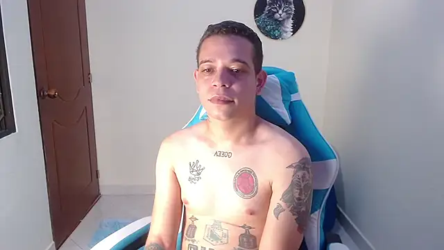 Snapshot of harry_contreras28 chatting on 11-16-25, 10:15 harry contreras28 online show from 11-16-25, 10:15