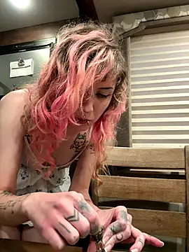 needlefaceUwU online show from 11-15-25, 12:41