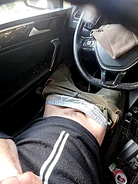 Snapshot of -The-Last- chatting on 11-28-25, 01:03 -The-Last- online show from 11-28-25, 01:03