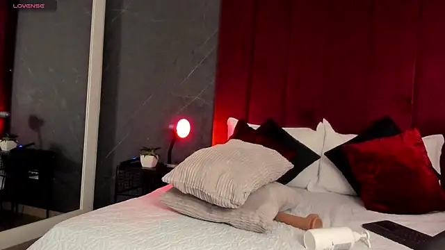 GinebraBelucci online show from 11-15-25, 01:36