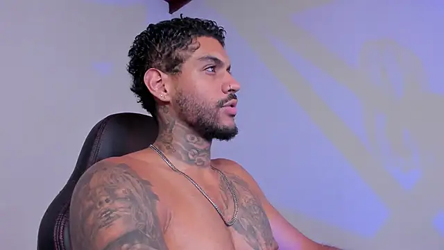 LuigiVitale 1 online show from 12-04-25, 01:59