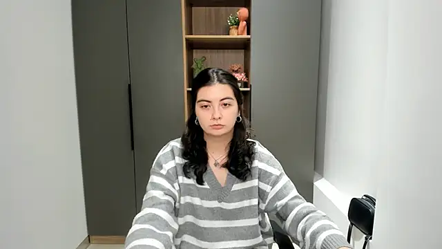 Snapshot of DelilaVanvliet chatting on 11-16-25, 10:10 DelilaVanvliet online show from 11-16-25, 10:10