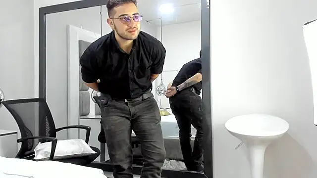 Ethan Greys online show from 11-20-25, 04:01