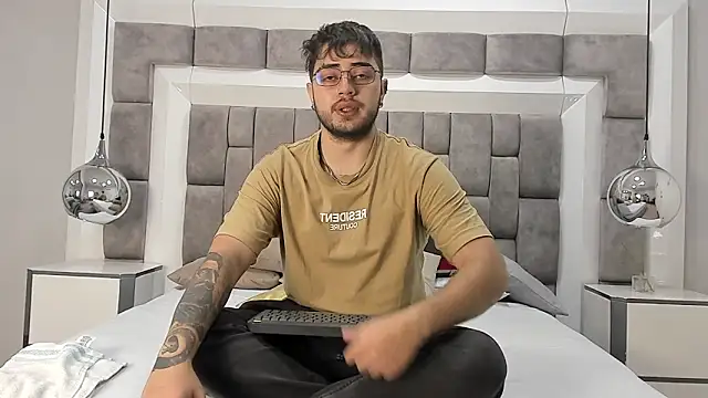 Ethan Greys online show from 11-24-25, 03:50