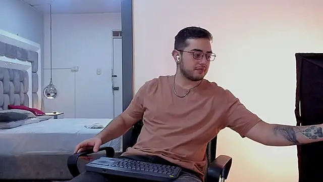 Ethan Greys online show from 12-22-25, 03:47