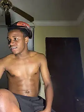 Snapshot of TriggaStar chatting on 11-16-25, 02:39 TriggaStar online show from 11-16-25, 02:39