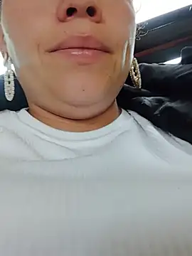 Snapshot of Rouse_hot_ chatting on 06-25-26, 01:37 Rouse hot online show from 06-25-26, 01:37