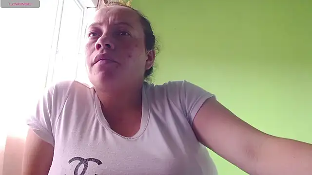 Snapshot of Rouse_hot_ chatting on 07-24-26, 09:35 Rouse hot online show from 07-24-26, 09:35