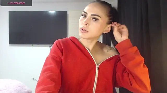 Snapshot of Linda__fiore chatting on 11-16-25, 04:29 Linda fiore online show from 11-16-25, 04:29