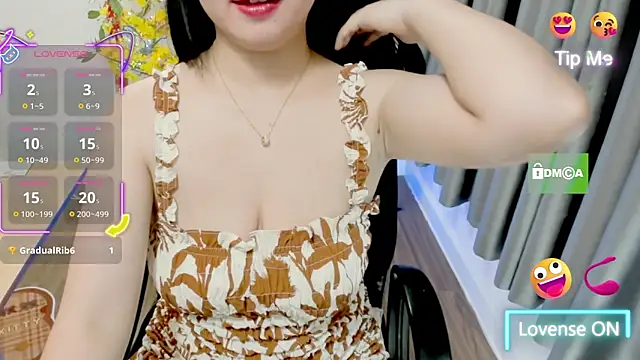 Hali Sweetgirl online show from 04-11-26, 07:45