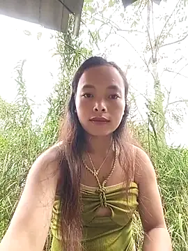 Snapshot of Yumi_08 chatting on 11-17-25, 01:22 Yumi 08 online show from 11-17-25, 01:22