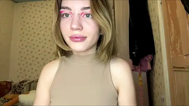 Snapshot of MelaineAytes chatting on 11-18-25, 08:08 MelaineAytes online show from 11-18-25, 08:08