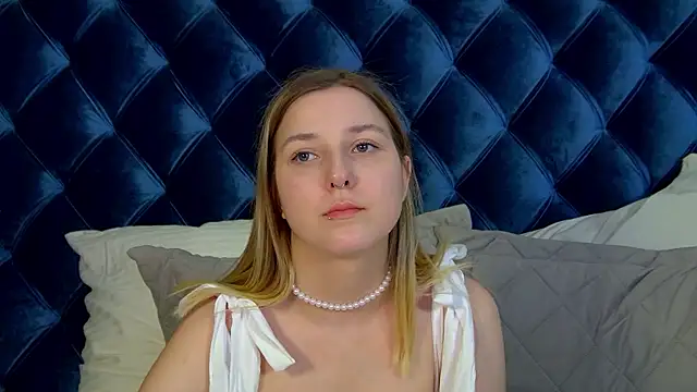 Snapshot of TinnaBurton chatting on 07-18-26, 04:33 TinnaBurton online show from 07-18-26, 04:33