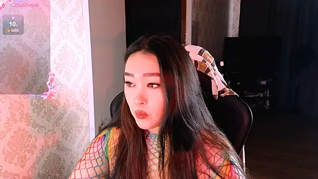 Emma Uilson online show from 12-19-25, 07:37