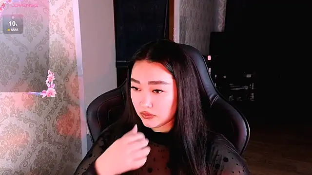 Emma Uilson online show from 12-21-25, 09:38