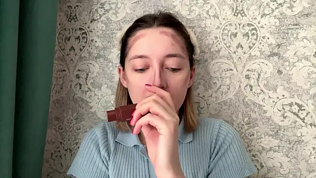 Emily lyy online show from 12-15-25, 07:34