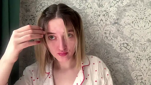 Emily lyy online show from 12-19-25, 07:15