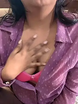 Snapshot of Kinky_Aleena chatting on 11-19-25, 08:03 Kinky Aleena online show from 11-19-25, 08:03