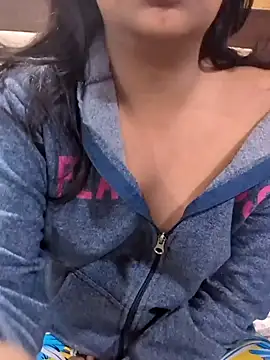 Snapshot of Kinky_Aleena chatting on 11-29-25, 09:18 Kinky Aleena online show from 11-29-25, 09:18