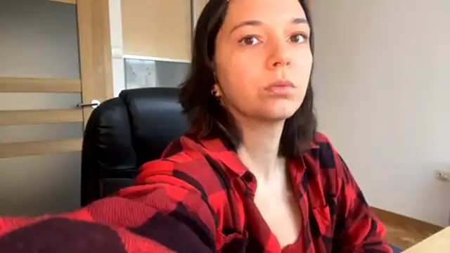 Snapshot of TreasaDolecki chatting on 11-19-25, 10:59 TreasaDolecki online show from 11-19-25, 10:59