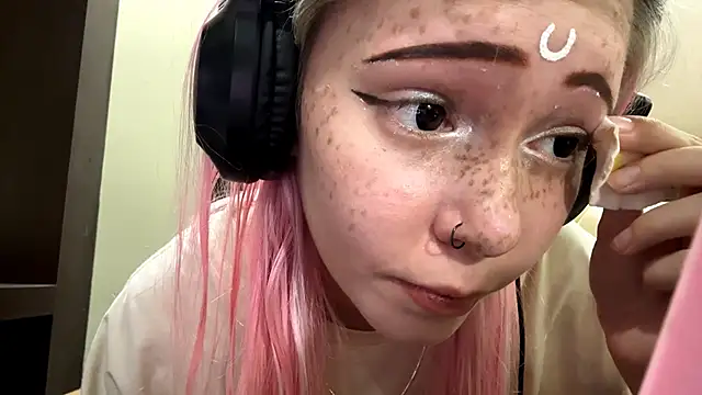 Snapshot of ChanteNovack chatting on 11-17-25, 10:32 ChanteNovack online show from 11-17-25, 10:32