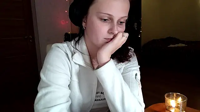 Snapshot of LouiseMarengo chatting on 11-17-25, 05:41 LouiseMarengo online show from 11-17-25, 05:41