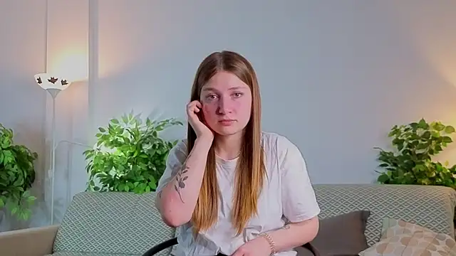 LesaFeldker online show from 11-27-25, 01:18