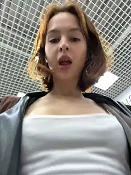 Snapshot of hani_obsessed chatting on 11-19-25, 11:43 hani obsessed online show from 11-19-25, 11:43