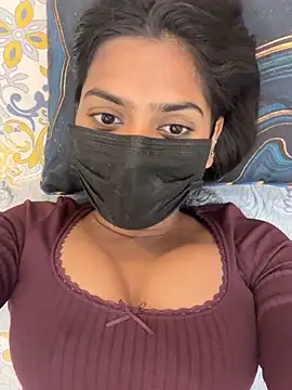 Snapshot of sexyayeshadesi chatting on 05-04-26, 06:04 sexyayeshadesi online show from 05-04-26, 06:04