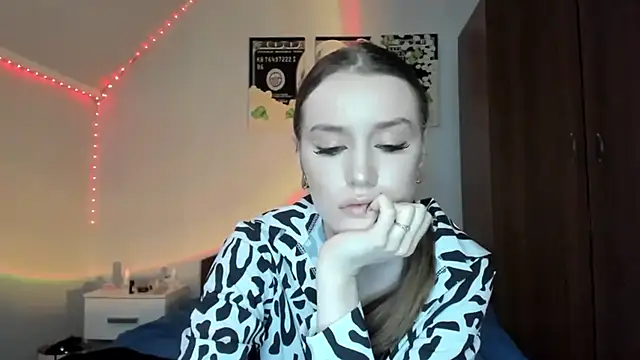 tinyglow online show from 04-09-26, 10:04