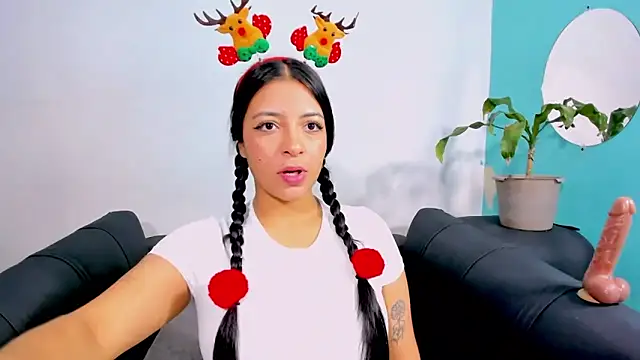 evelisse  online show from 12-19-25, 03:57