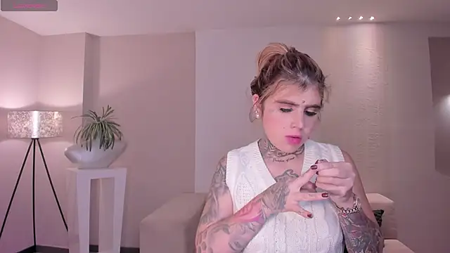 CarlaBrunni online show from 12-22-25, 12:35