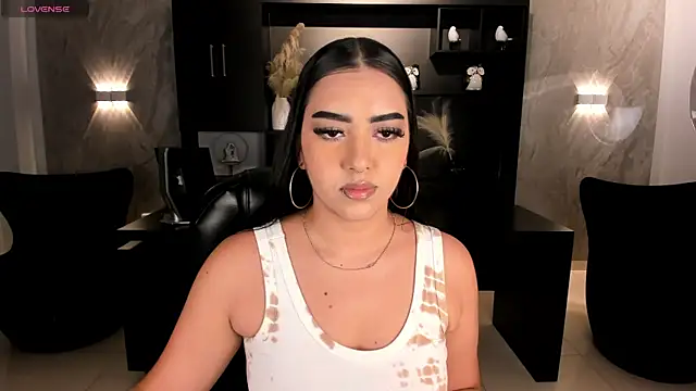 Snapshot of SophieLanne chatting on 06-22-26, 01:29 SophieLanne online show from 06-22-26, 01:29