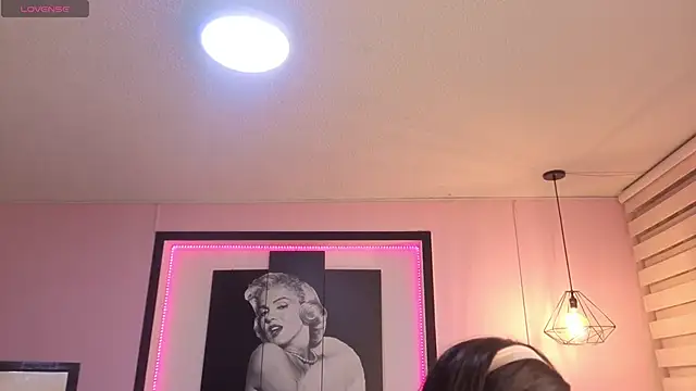 Snapshot of Milu_carbajal_x chatting on 05-16-26, 05:26 Milu carbajal x online show from 05-16-26, 05:26