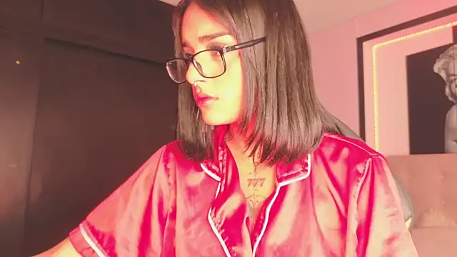Snapshot of Milu_carbajal_x chatting on 05-20-26, 04:51 Milu carbajal x online show from 05-20-26, 04:51