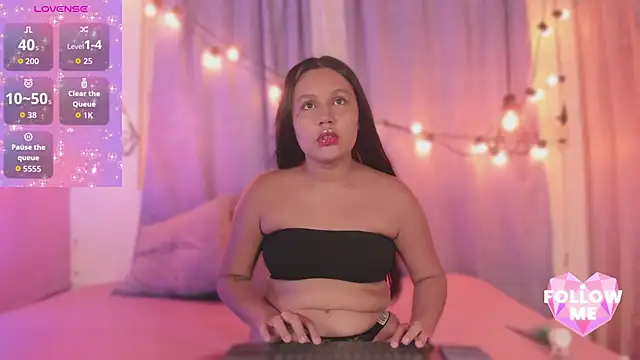 Snapshot of paula_desire chatting on 11-28-25, 08:00 paula desire online show from 11-28-25, 08:00