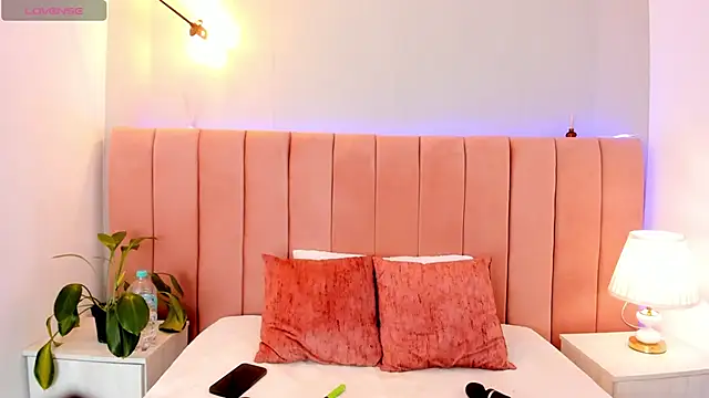 Anita wood online show from 11-26-25, 10:00