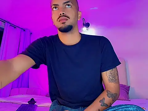 KMichelle1 online show from 12-02-25, 03:12