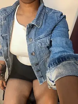 Snapshot of Lilly_islive chatting on 11-18-25, 04:11 Lilly islive online show from 11-18-25, 04:11