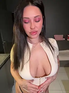 Snapshot of Lolla_dolly chatting on 11-28-25, 09:28 Lolla dolly online show from 11-28-25, 09:28