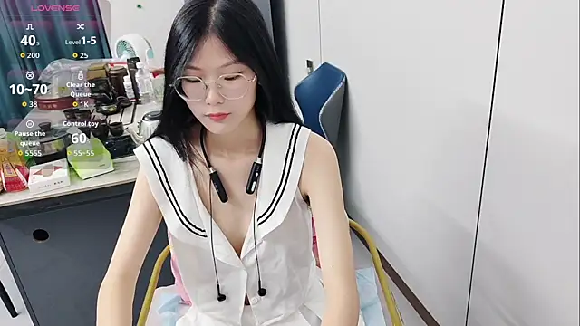 Snapshot of xlin-baby chatting on 05-07-26, 04:01 xlin-baby online show from 05-07-26, 04:01